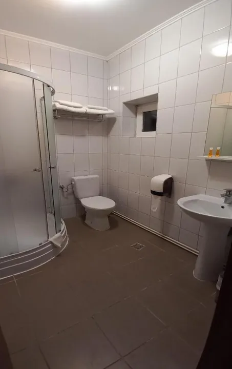 Baie proprie cu duș