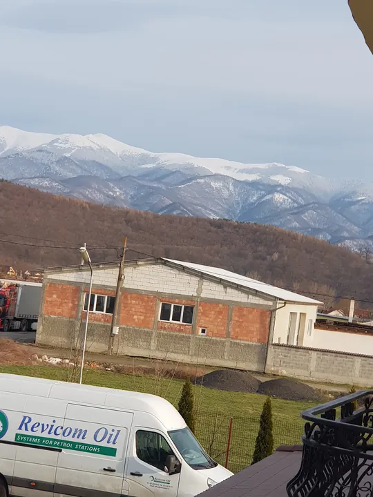 Munții Făgăraș cu zăpadă