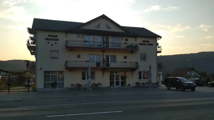 Motelul seara